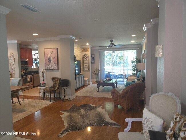 Foto del edificio - 132 Hidden Palms Ln
