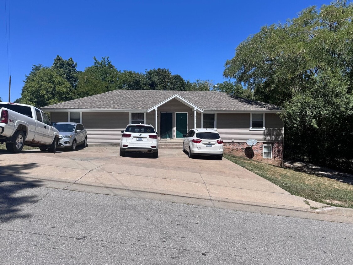 Foto principal - 3716 Randall Dr