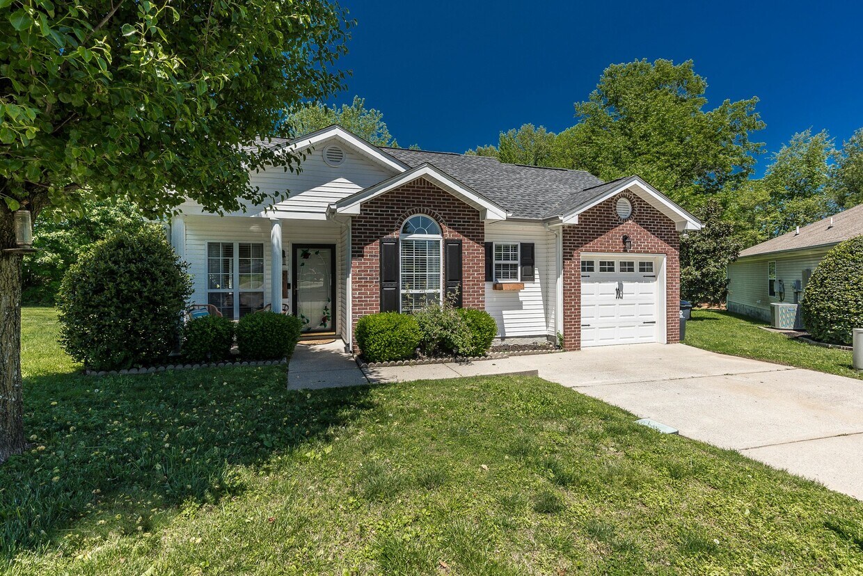 Primary Photo - 211 Williamsburg Dr