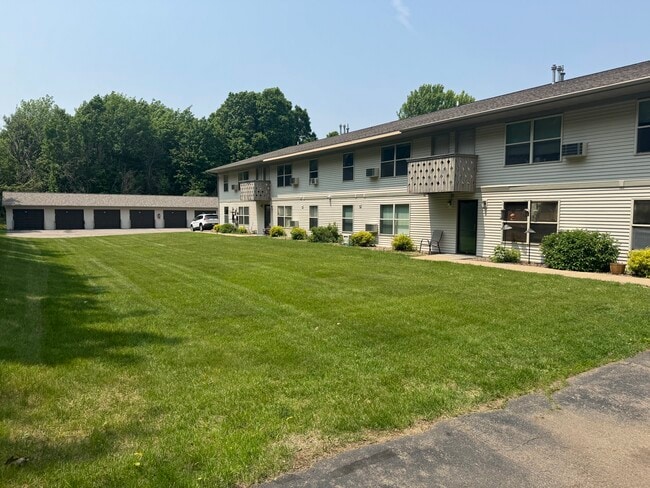 Building Photo - Countryside Apartments