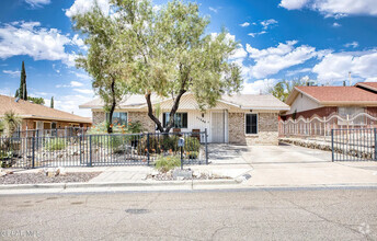 Building Photo - 11749 Prado Del Sol Dr