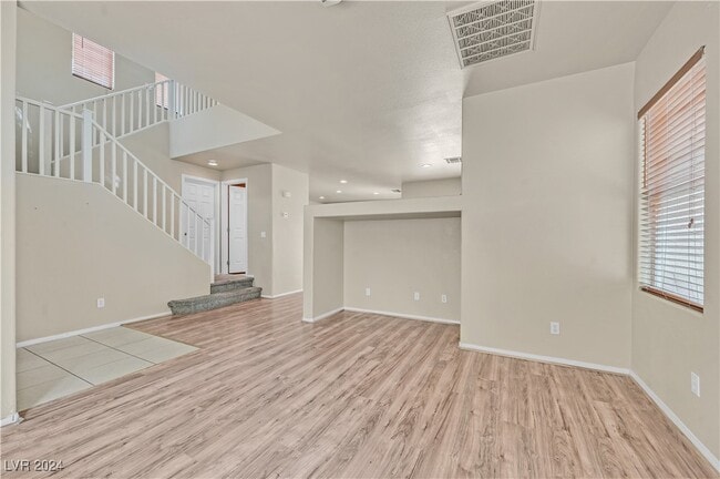 Building Photo - 6745 N Bluebell Garden St