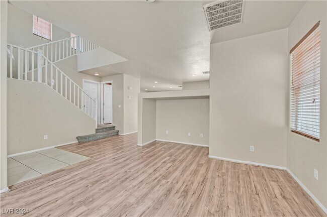 Foto del edificio - 6745 N Bluebell Garden St