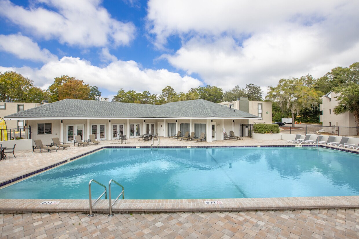 Foto principal - Renaissance at Strawberry Creek Apartments