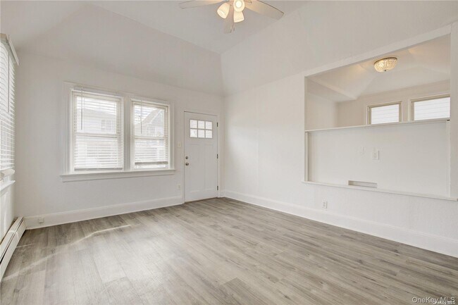 Building Photo - 39 Oswego Ave