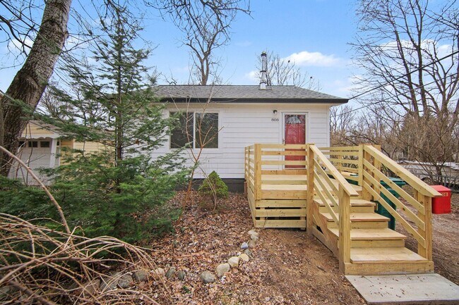 Foto del edificio - 808 E Cross St