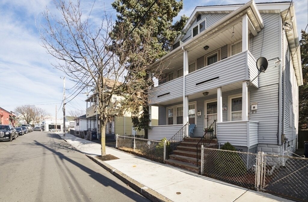 Primary Photo - 14 Cabot St