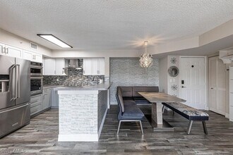 Building Photo - 1205 Wildwood Lakes Blvd
