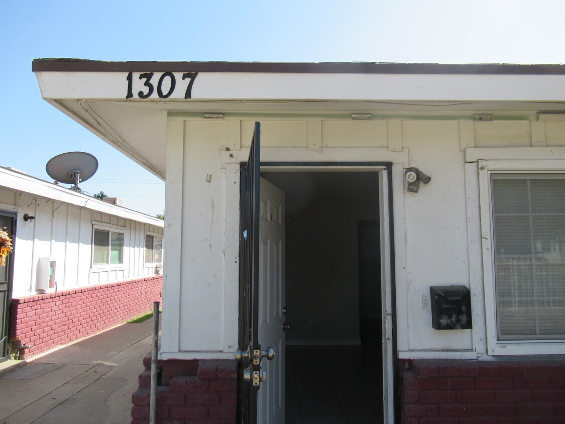 Primary Photo - 1307 Oregon St