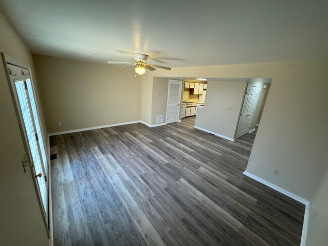 Building Photo - 2065 Leland Dr