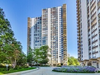 Building Photo - 1360 N Sandburg Ter
