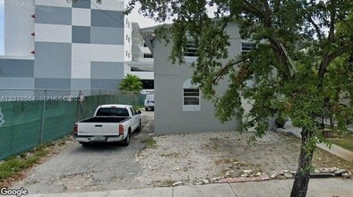 Building Photo - 633 NW 23rd Pl