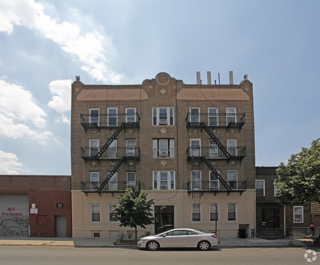Building Photo - 666 39th St