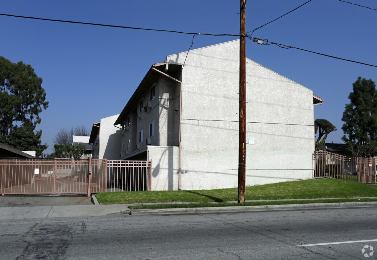 Building Photo - Lutheran Gardens