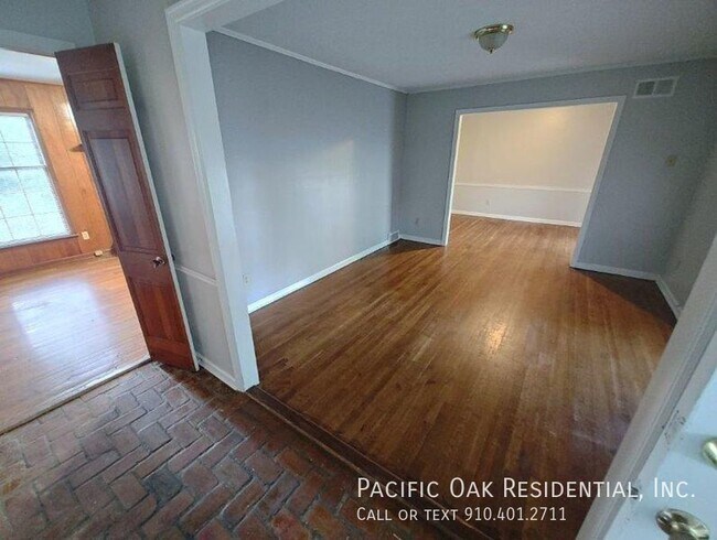 Foto del edificio - BELOW MARKET RENT!