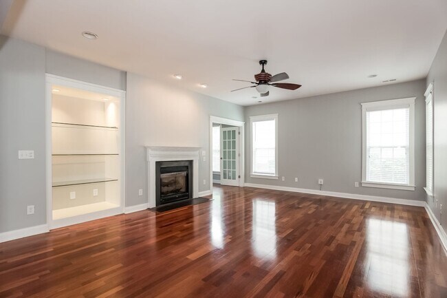 Building Photo - 15527 Barnsbury Dr