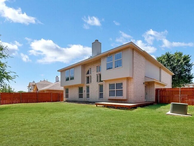 Building Photo - 4729 Woodhaven Ln