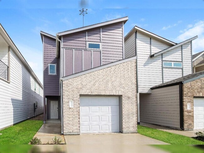 Building Photo - 15352 Estrella Rd E
