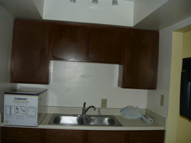 Kitchen - 302 E 19th St