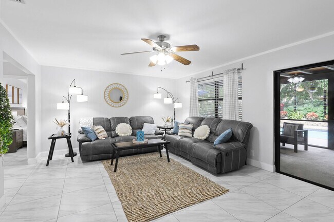 Building Photo - 4416 Fuschia Cir S