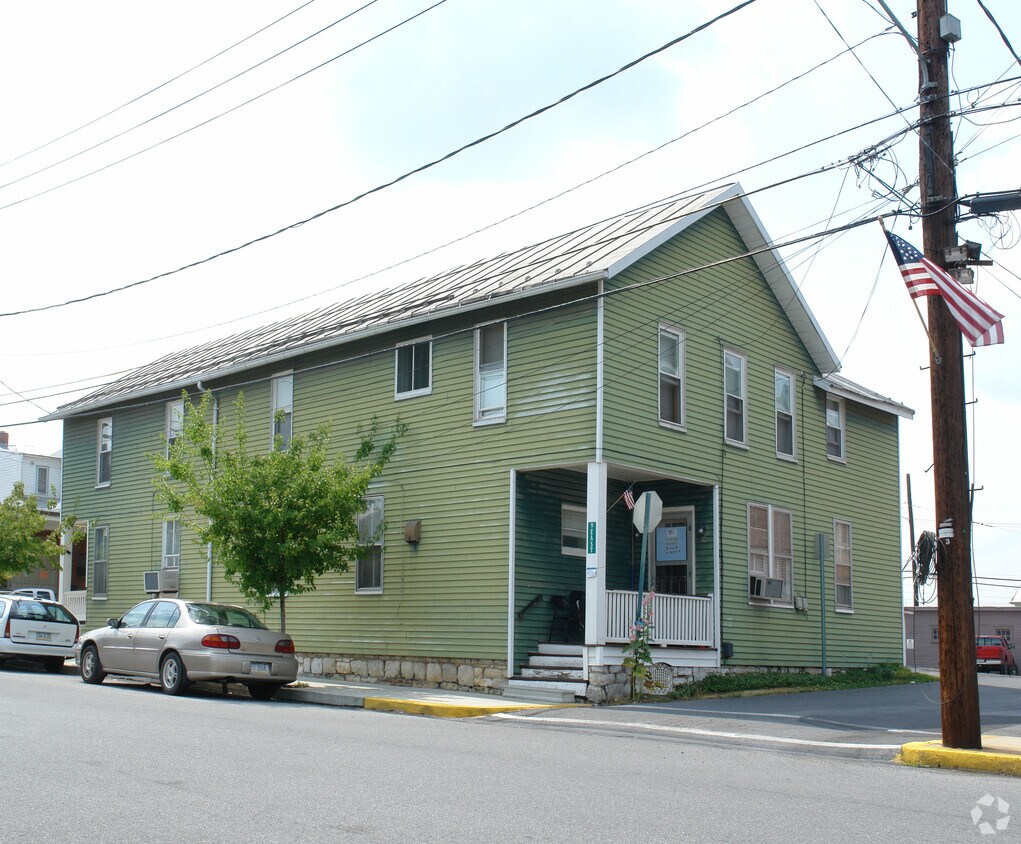 9 E Big Spring Ave, Newville, PA 17241 Apartments in Newville, PA