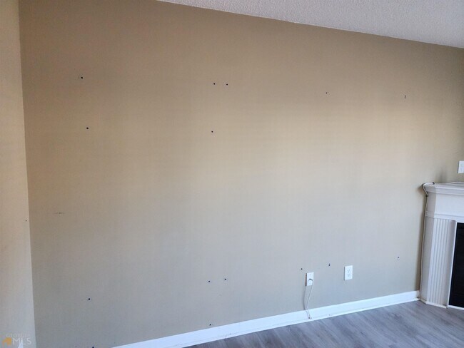 Foto del edificio - 5335 Creek View Ln