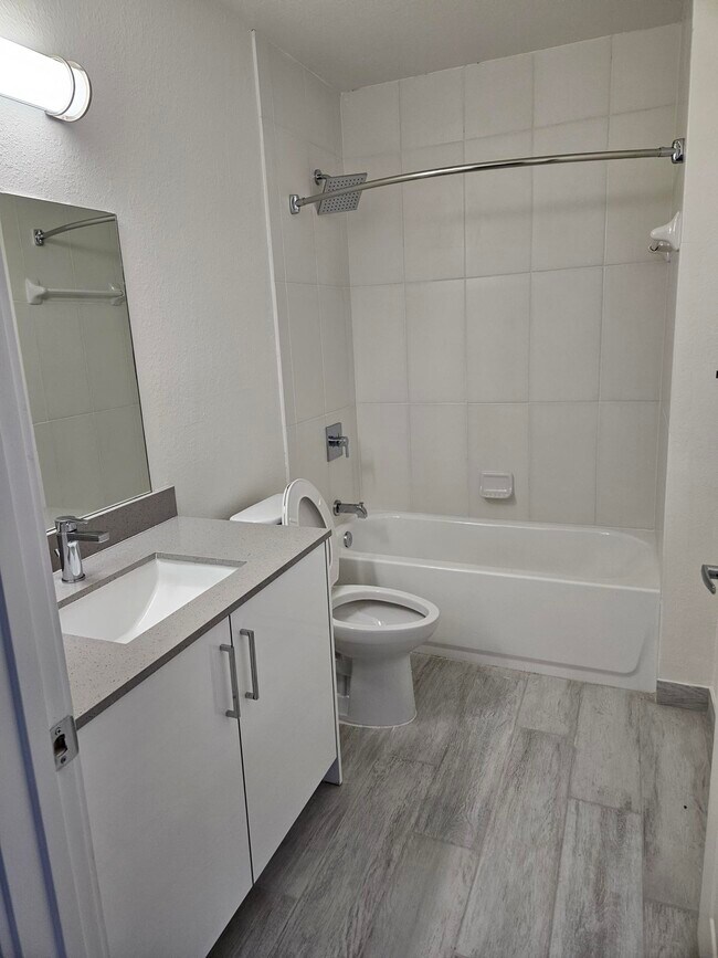 Harbour Springs Apartments in Naranja, FL