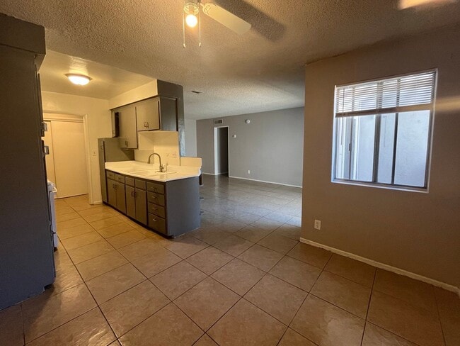 Foto del edificio - 8070 Langdon Ave