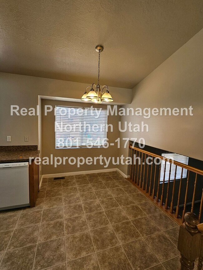 Foto del edificio - Updated 4 Bedroom 3 Bath Ogden Home