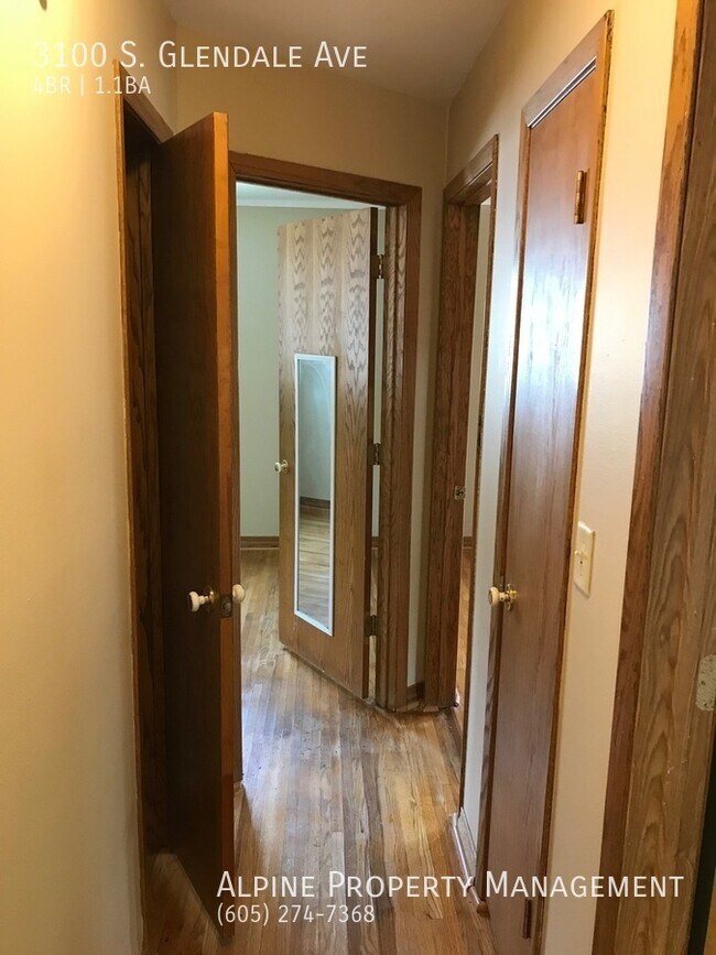 Building Photo - 4 Bed/1 Bath Single Family Home For Rent!!