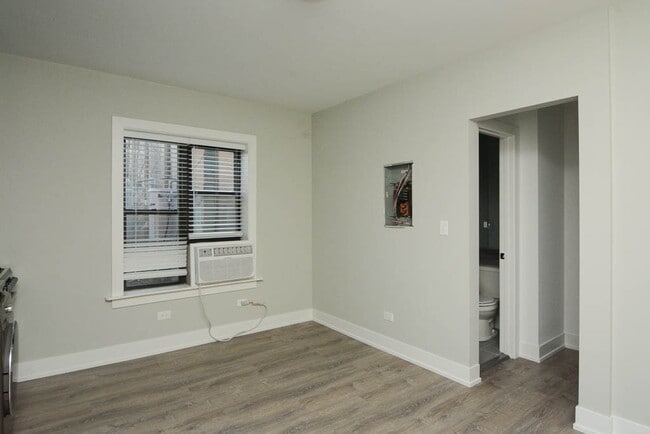 Building Photo - 434.5 W Belden Ave