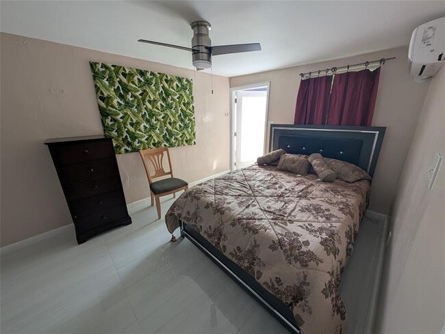 Foto del edificio - 2453 NW 73rd Ave