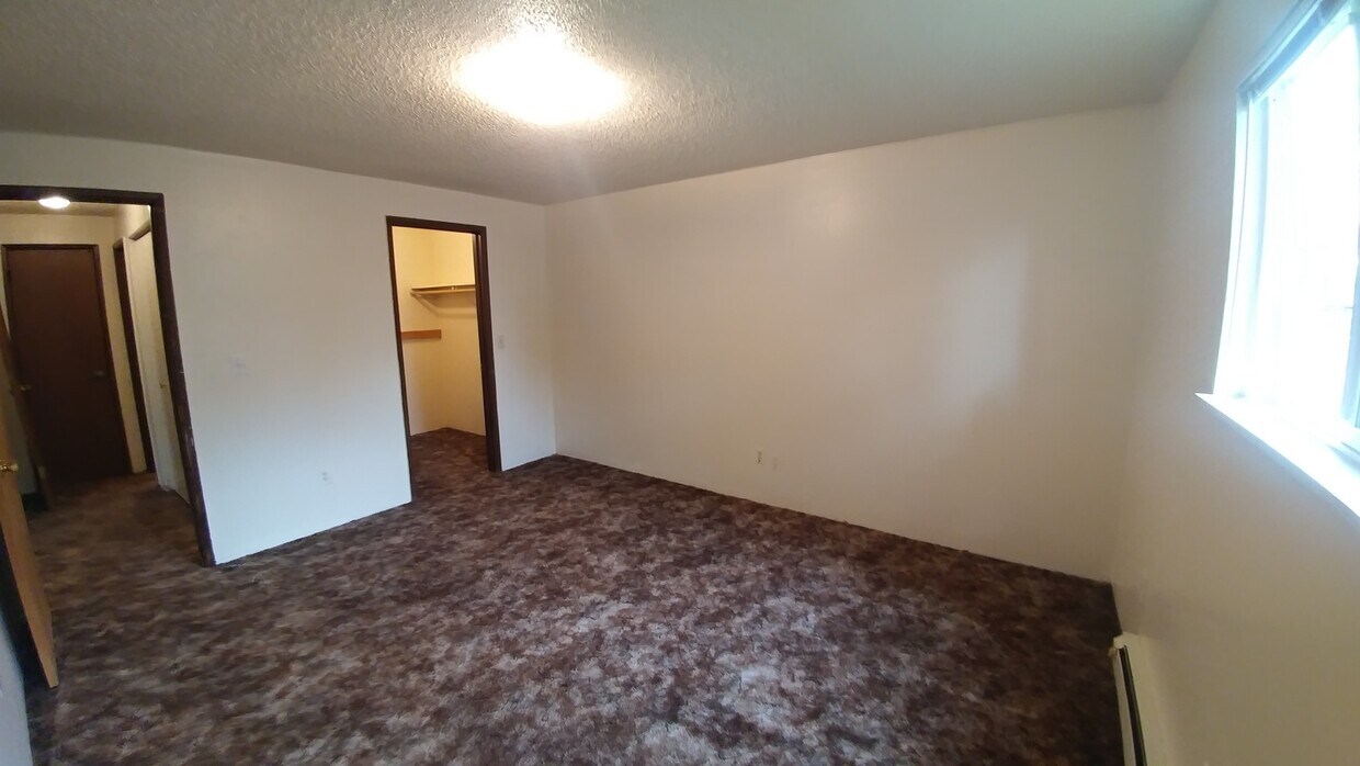 Foto del edificio - 1 Bedroom, 1 Bathroom Downstairs Apartment - South Suburbs