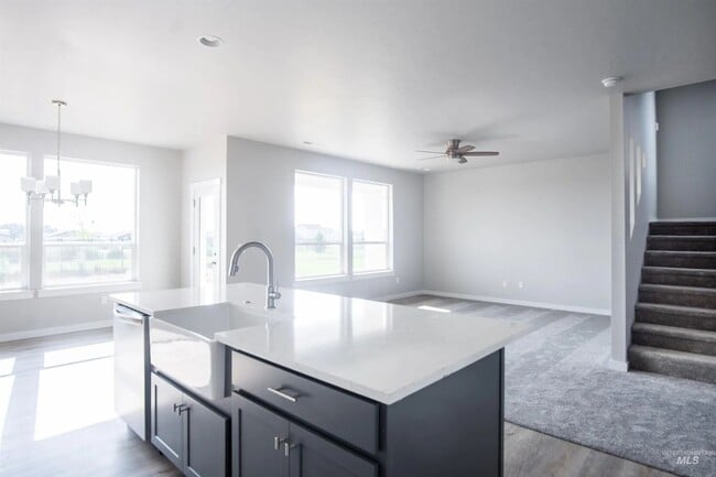 Building Photo - Spacious 5BR House in Caldwell