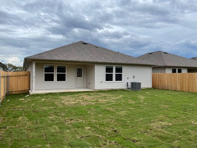 Building Photo - 4 BR/ 2BA - 1612 SF - Seguin in Arroyo Ranch!