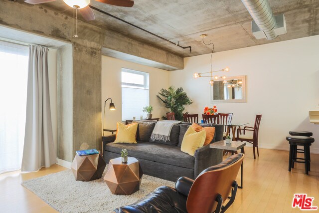 Foto del edificio - 645 E 9th St