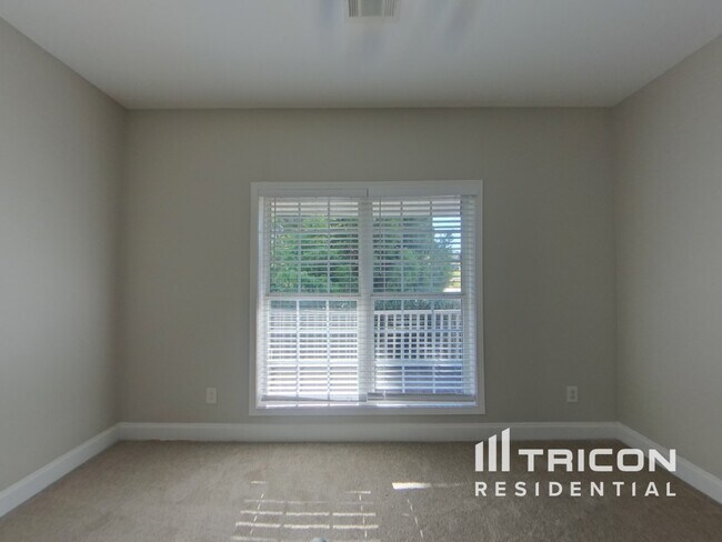 Foto del edificio - 9015 Montclair Hills Dr