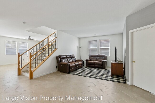 Building Photo - 5 br, 3 bath House - 752 White Grotto Street