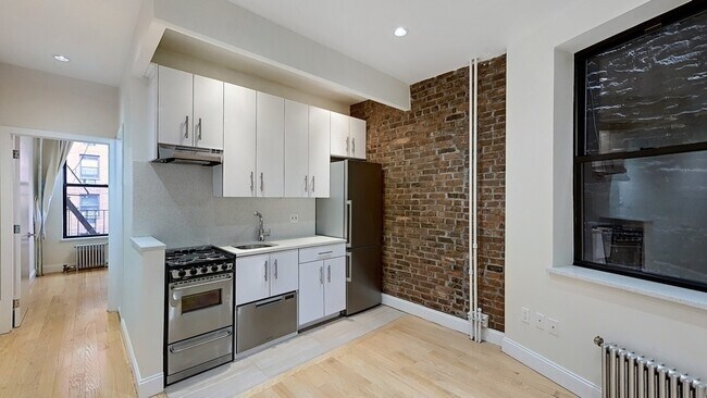 Building Photo - 11 Stanton St