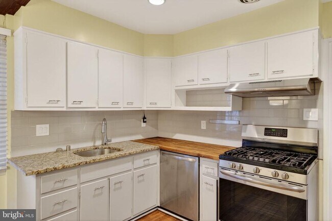 Foto del edificio - 5219 Montgomery St