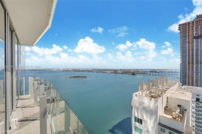 Foto del edificio - 700 NE 26th Ter