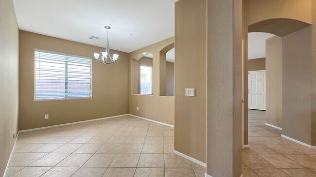 Foto del edificio - VERY nice home inside in a GREAT area!