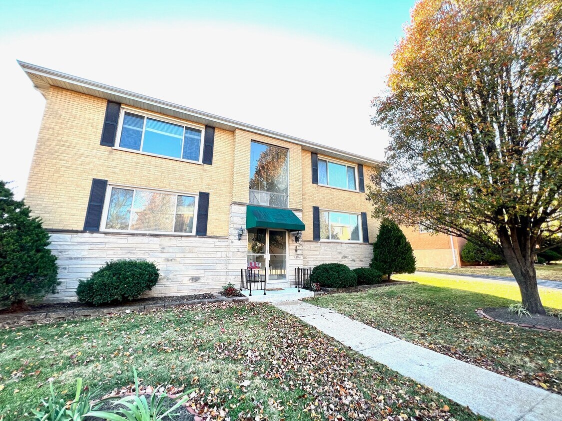 4252 Fatima Dr Unit 1, Saint Louis, MO 63123 Apartments in Saint Louis, MO