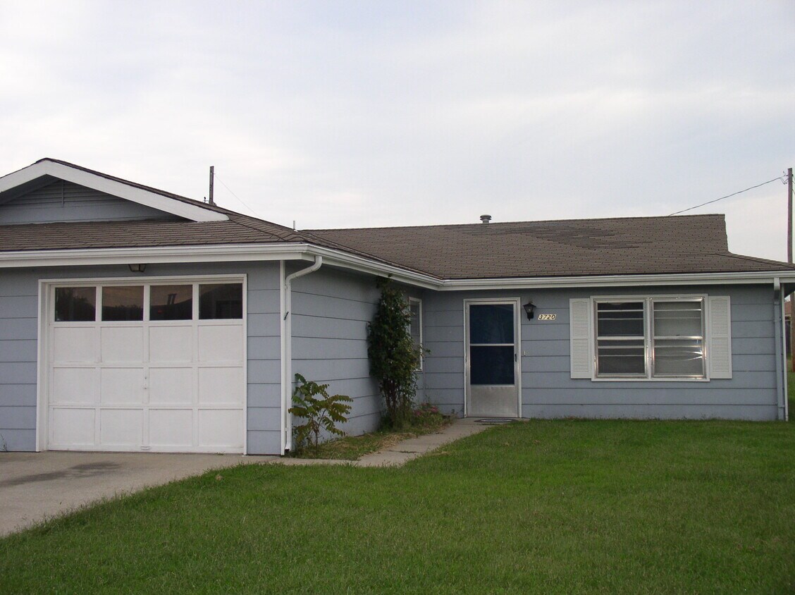 3720 Brush Creek Dr, Lawrence, KS 66047 Townhome Rentals in Lawrence