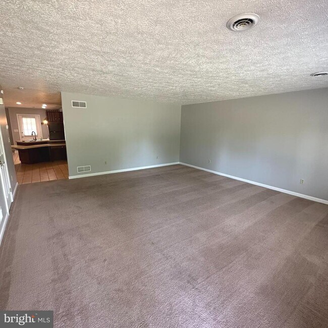 Foto del edificio - 323 Stonegate Ct