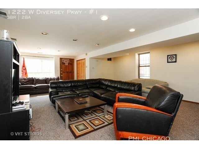 Building Photo - LOVELY unit hardwood, updated kitchen, gra...