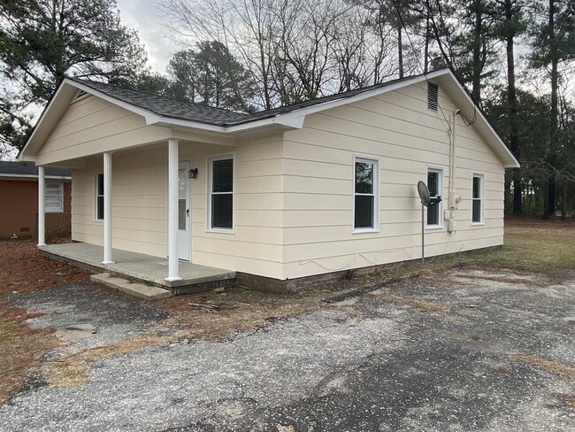 Building Photo - 4935 Walnut Dr