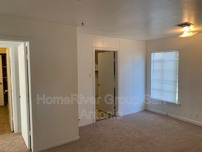 Building Photo - 1334 W Thompson Pl