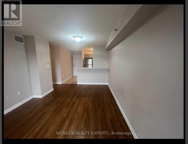 Photo du bâtiment - 5235 Finch Ave E