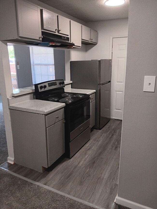 1Bd Kitchen - Pinetree Place Apartments